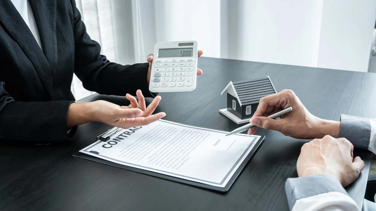 Pros and Cons of Using an Online Mortgage Broker vs In-Person Broker
