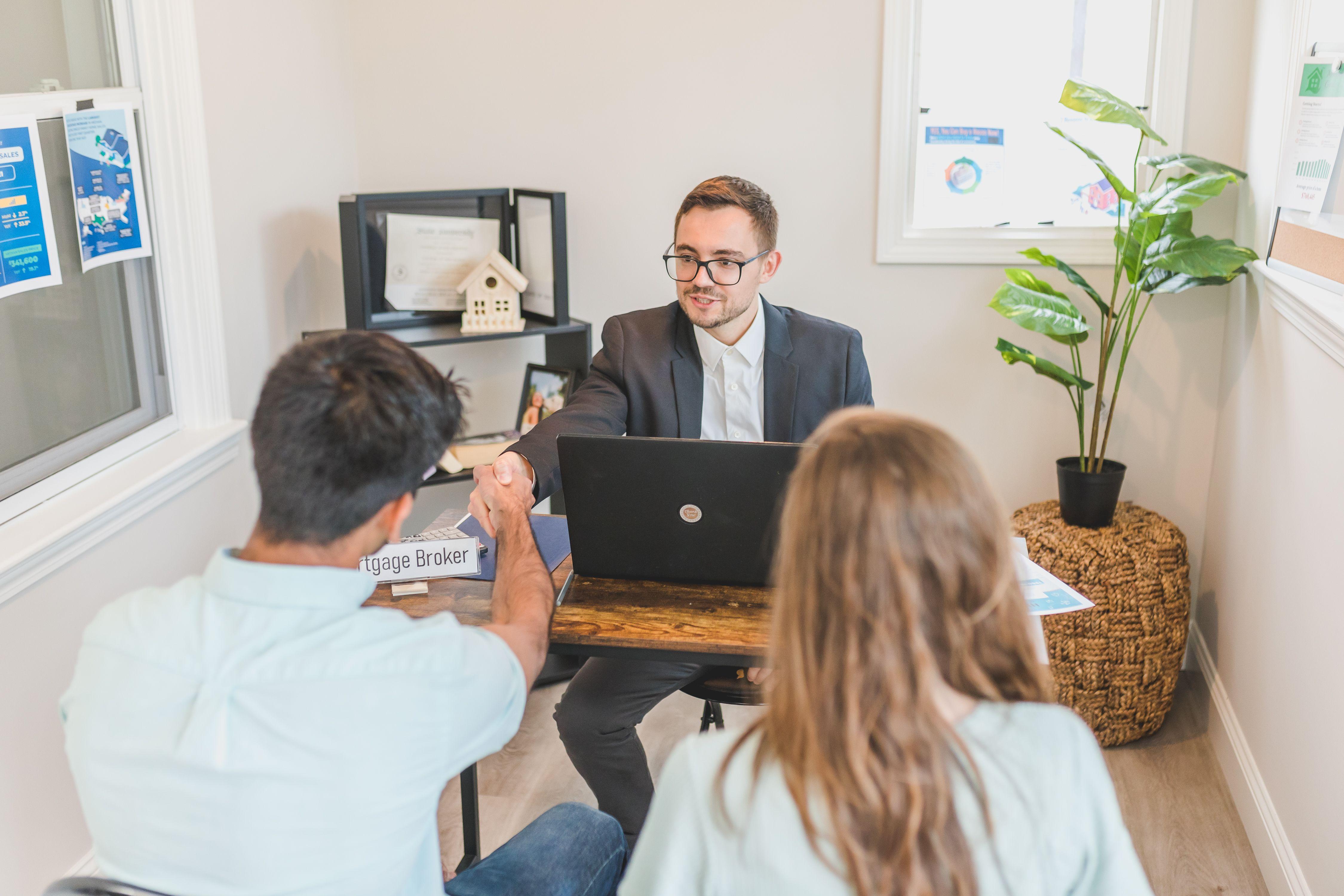 Who Are Private Mortgage Lenders for Non-Traditional Incomes?