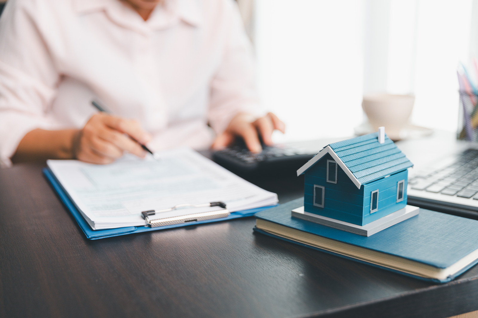 Why Using A Mortgage Lending Broker Can Save You Time And Money